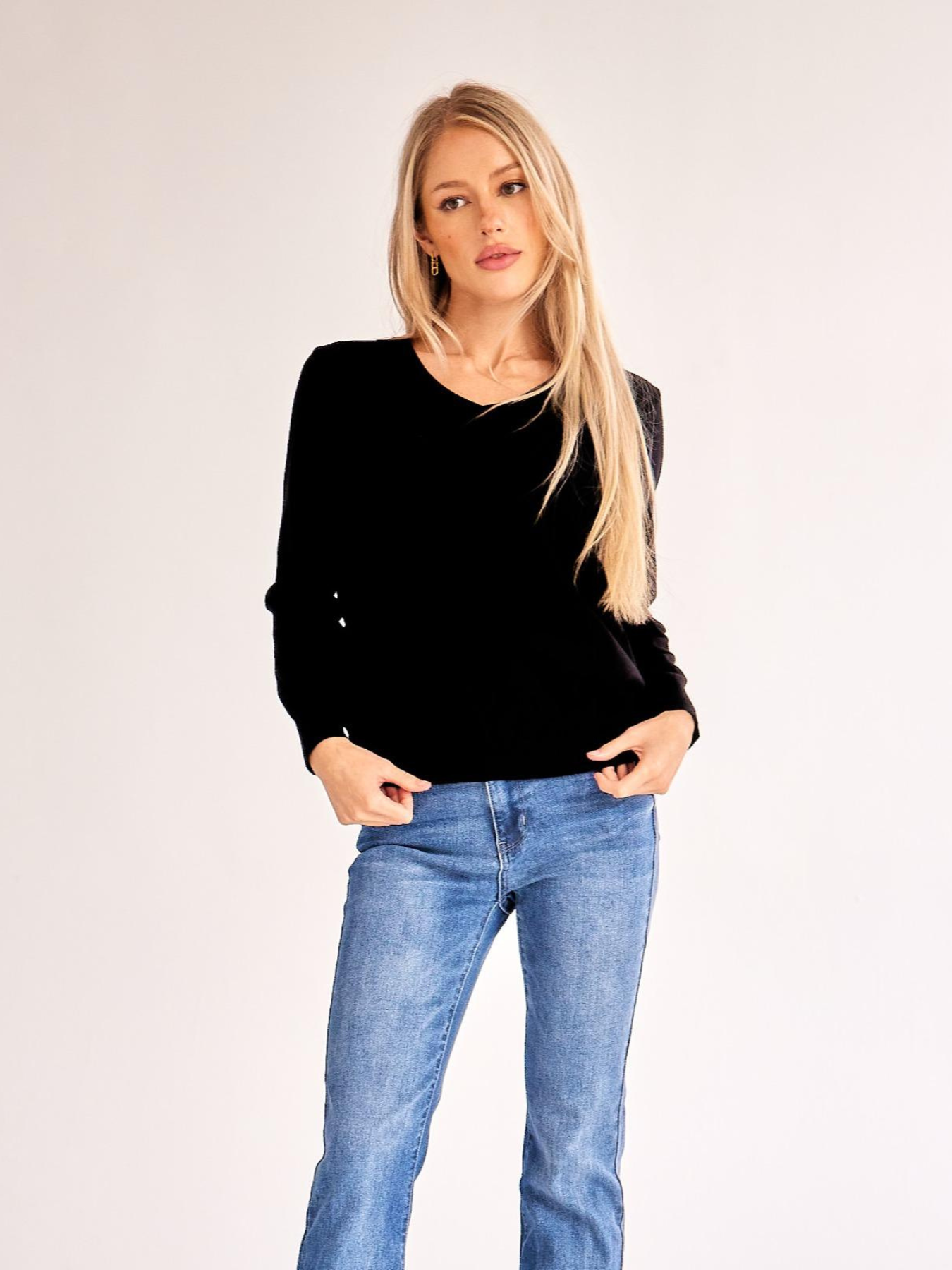 Women's V-neck Essential Sweater